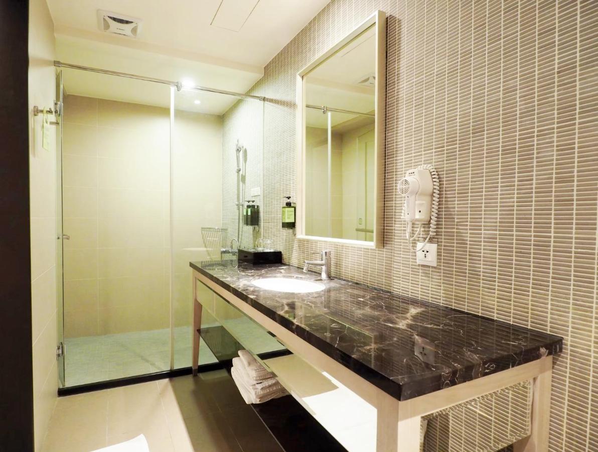 Stay Hotel - Taichung Yizhong Bagian luar foto