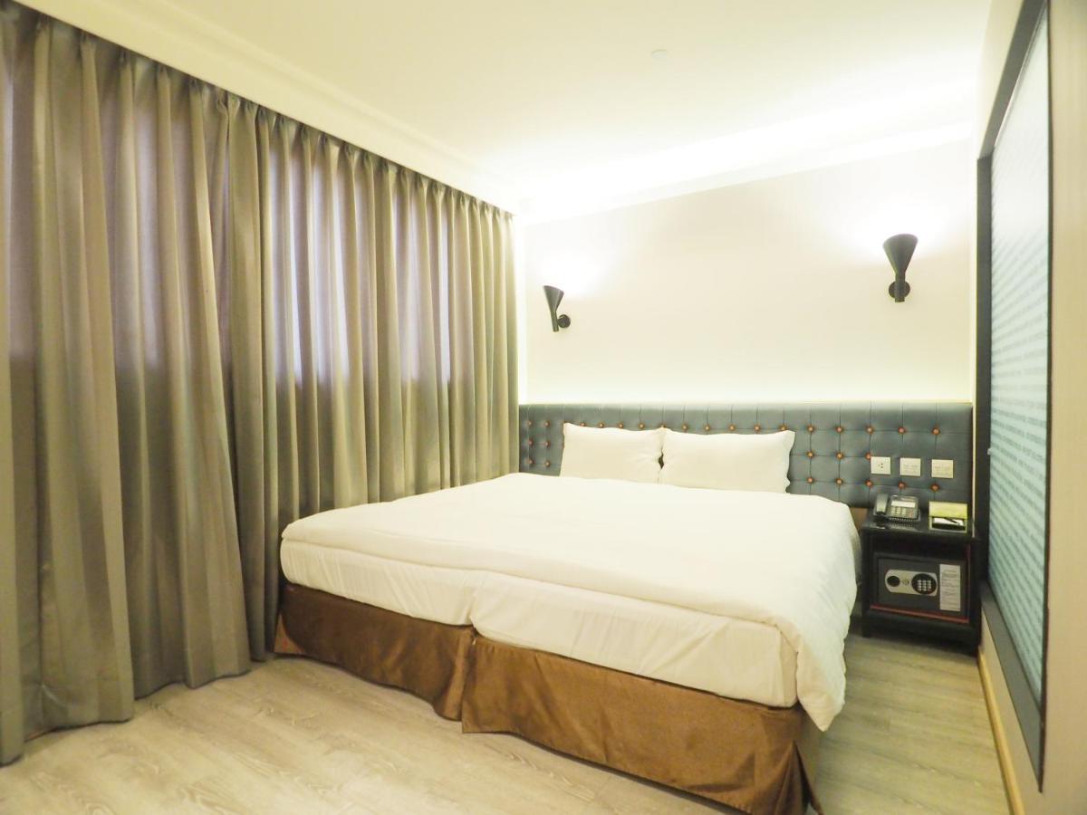 Stay Hotel - Taichung Yizhong Bagian luar foto