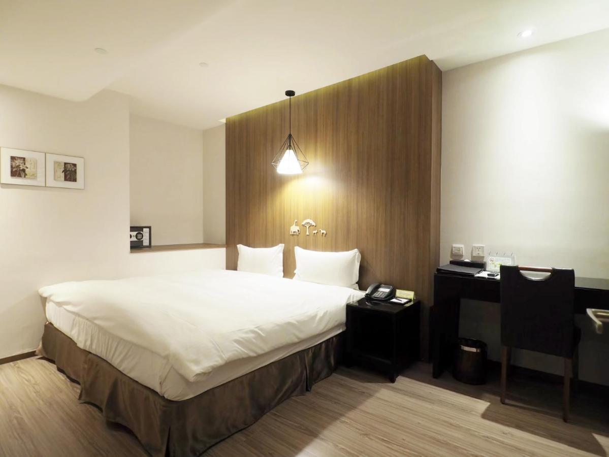 Stay Hotel - Taichung Yizhong Bagian luar foto