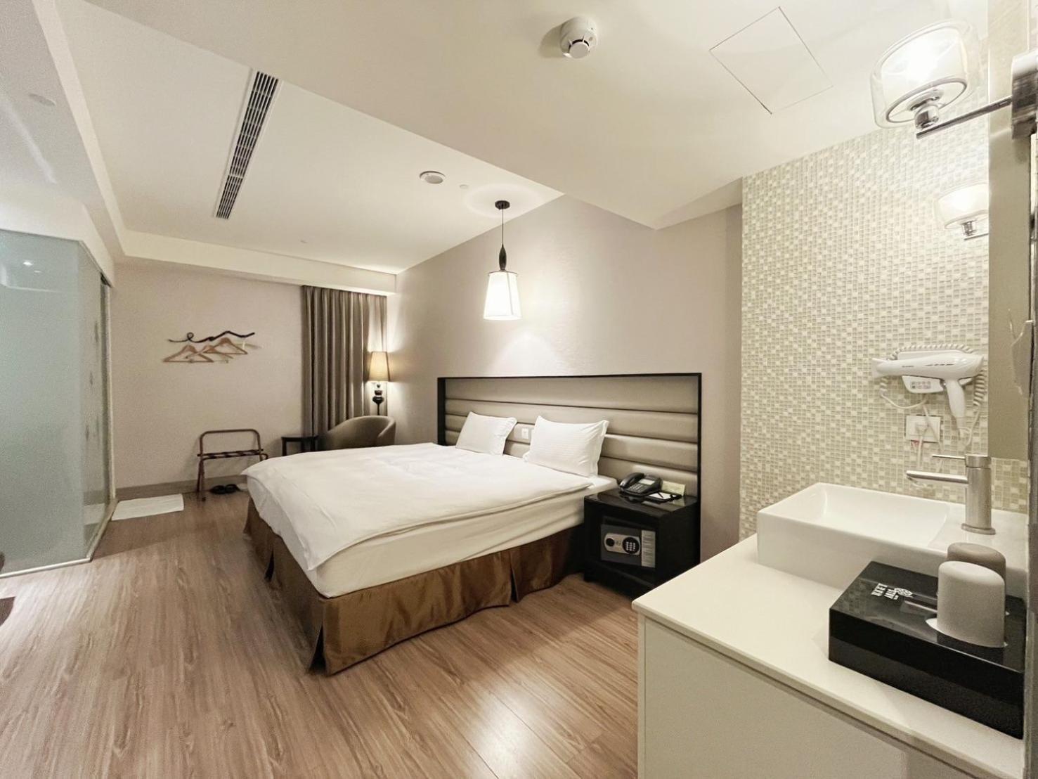 Stay Hotel - Taichung Yizhong Bagian luar foto