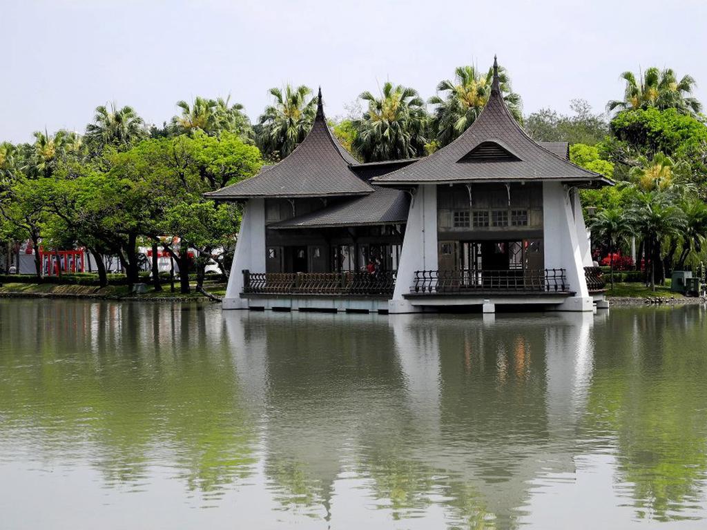 Stay Hotel - Taichung Yizhong Bagian luar foto