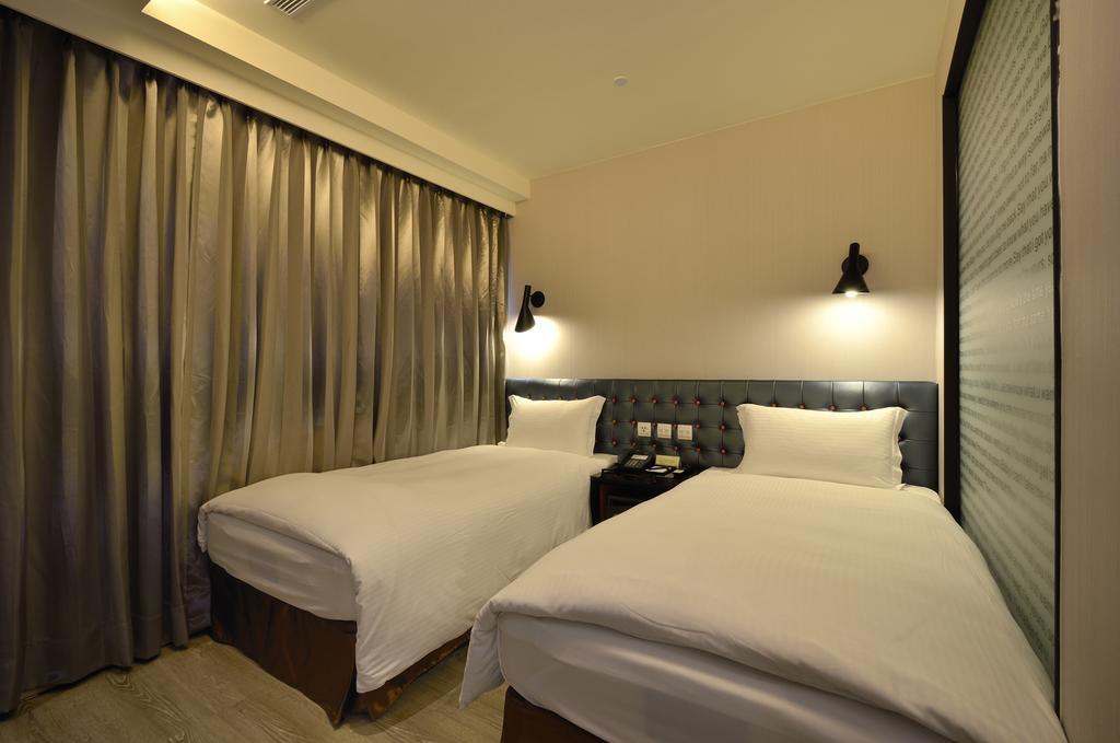 Stay Hotel - Taichung Yizhong Bagian luar foto