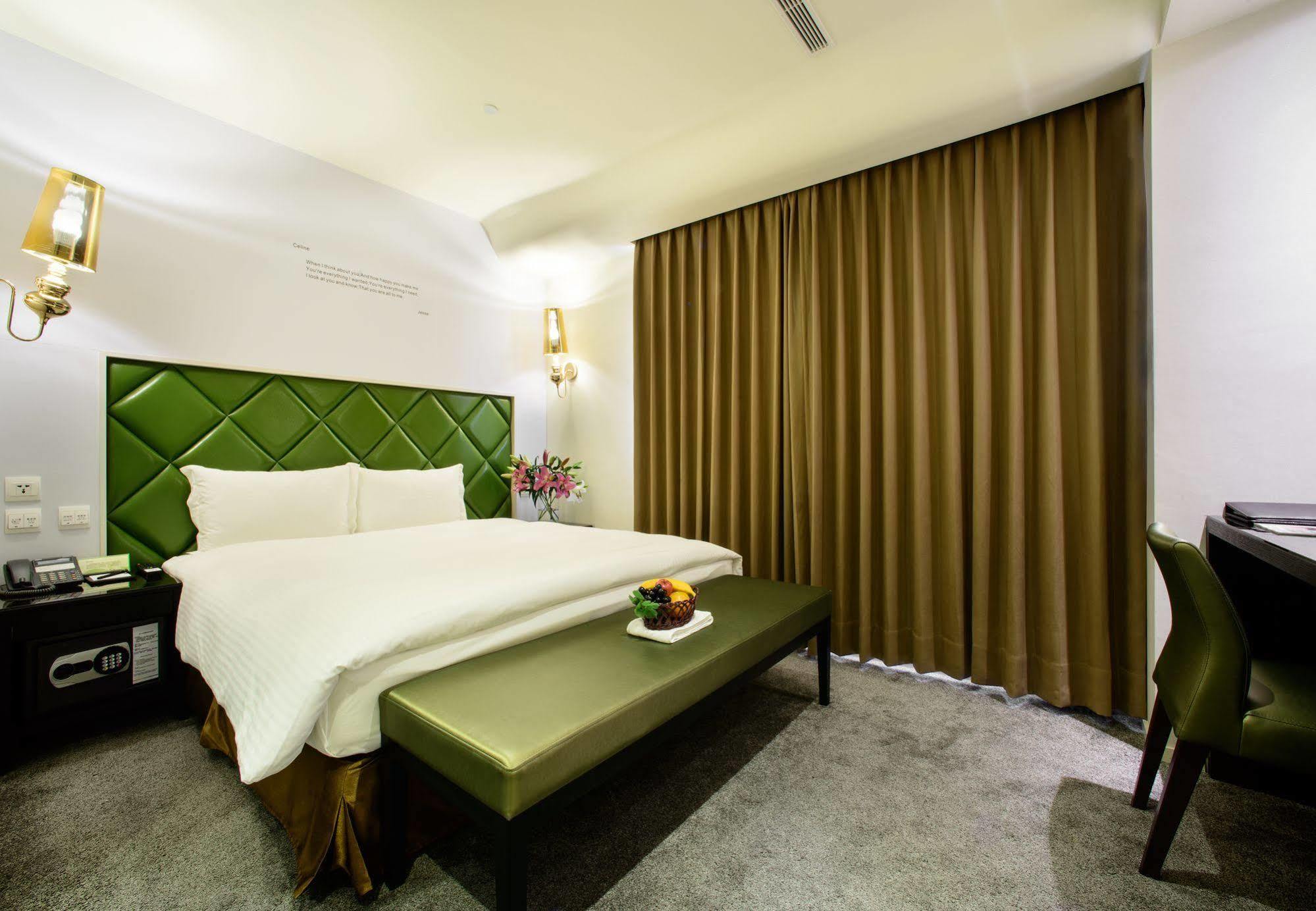 Stay Hotel - Taichung Yizhong Bagian luar foto