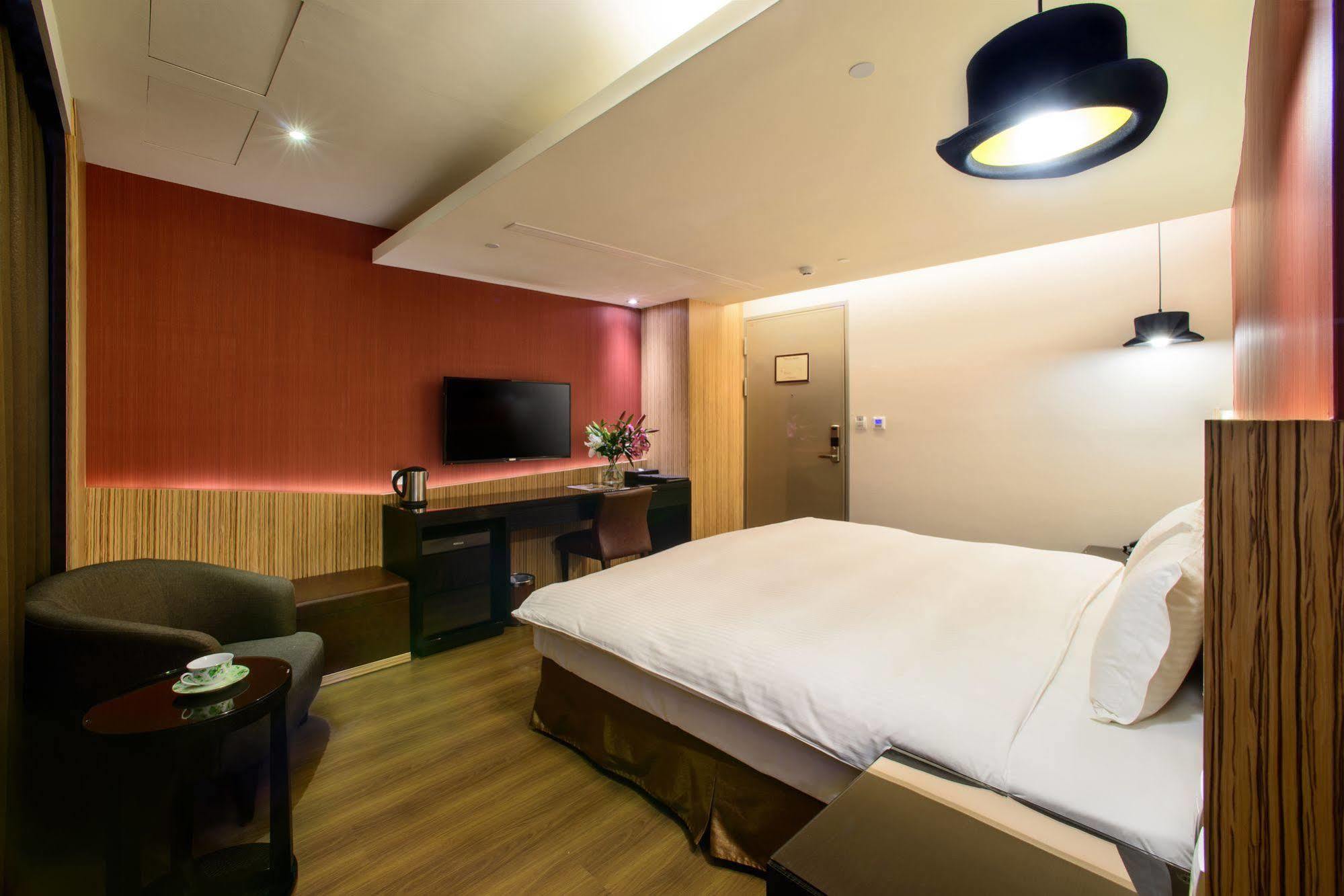 Stay Hotel - Taichung Yizhong Bagian luar foto