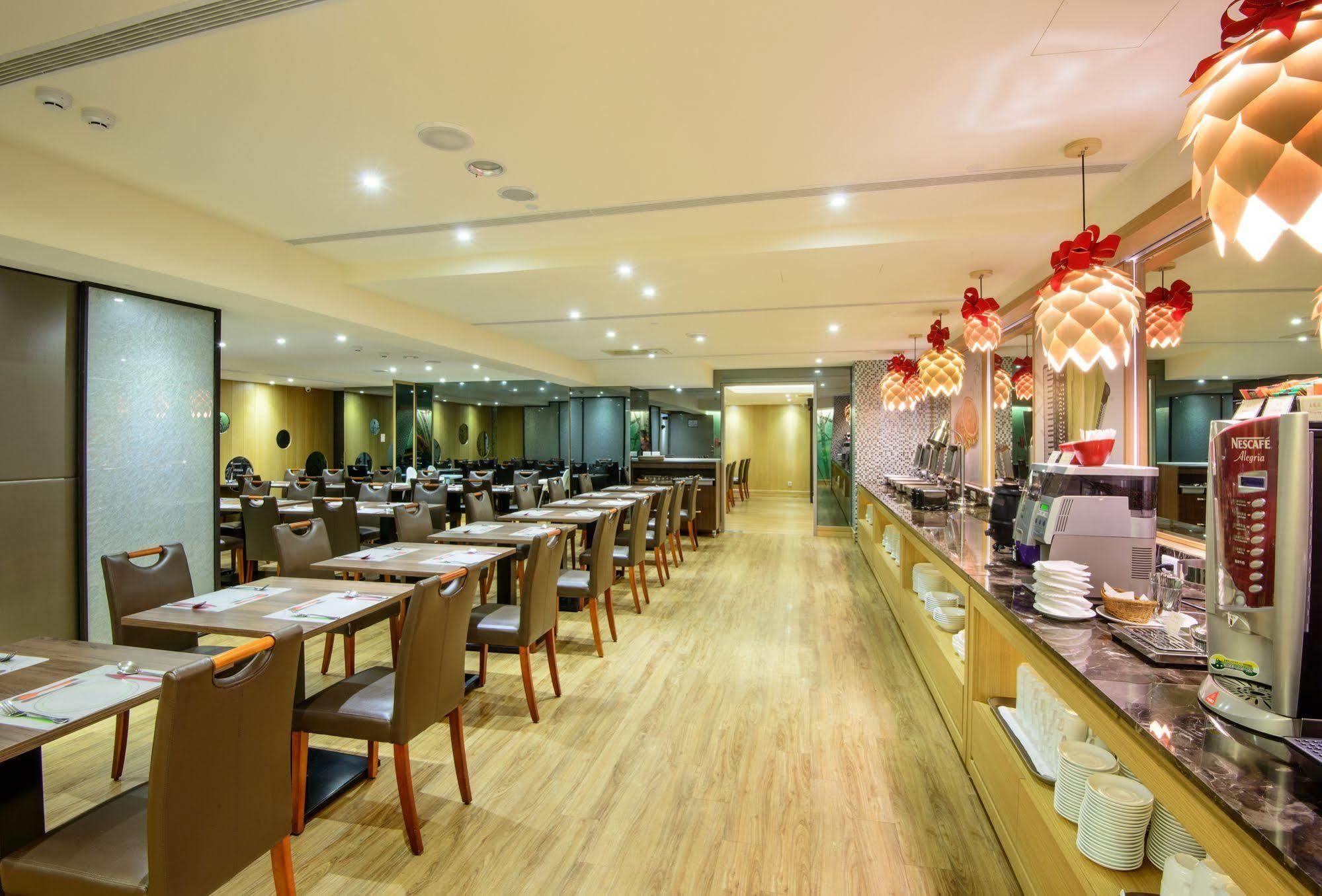 Stay Hotel - Taichung Yizhong Bagian luar foto