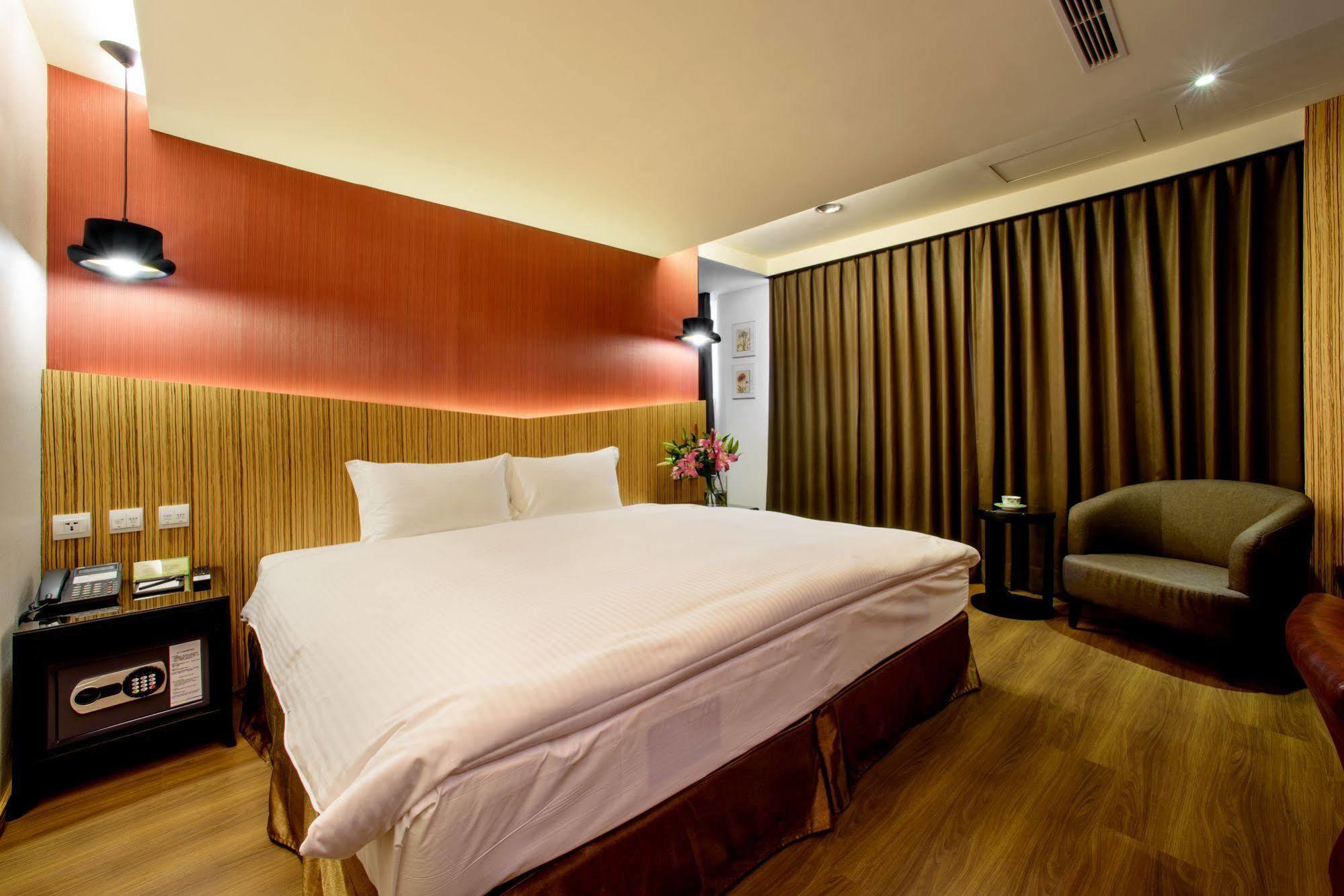 Stay Hotel - Taichung Yizhong Bagian luar foto