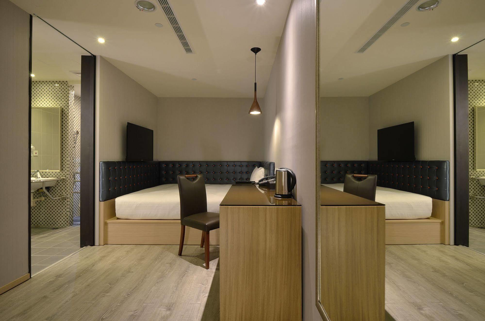 Stay Hotel - Taichung Yizhong Bagian luar foto