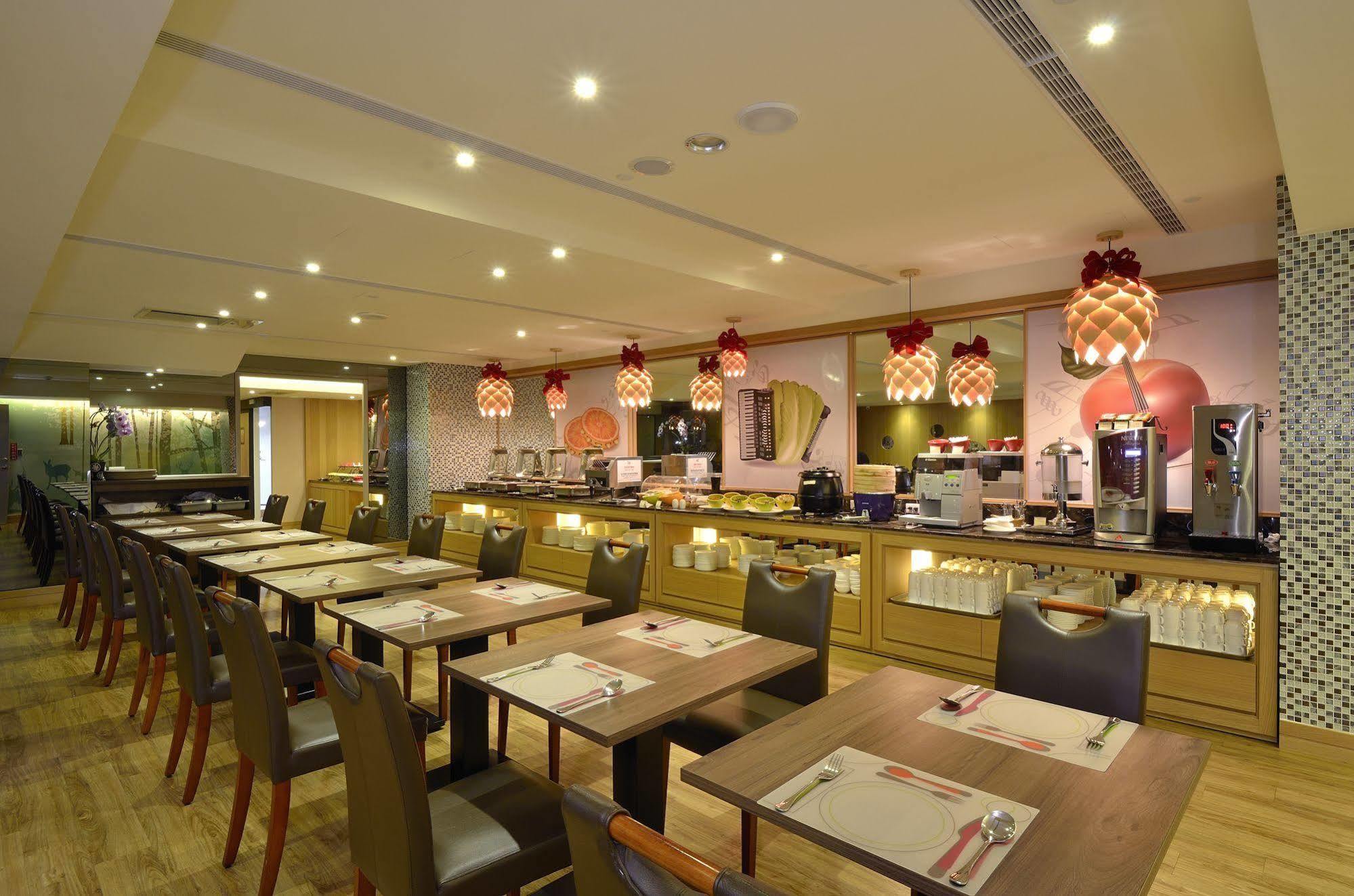 Stay Hotel - Taichung Yizhong Bagian luar foto