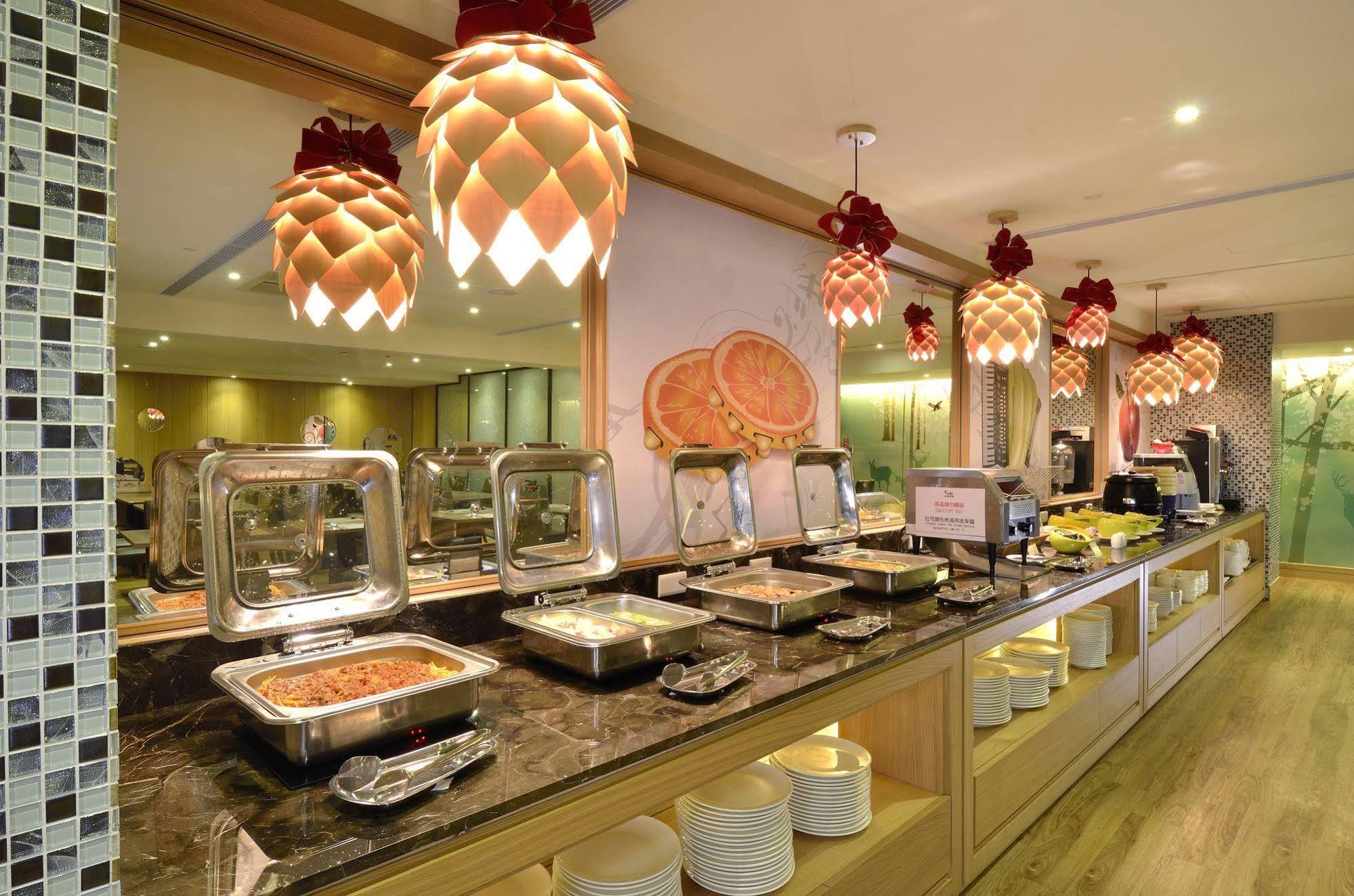 Stay Hotel - Taichung Yizhong Bagian luar foto